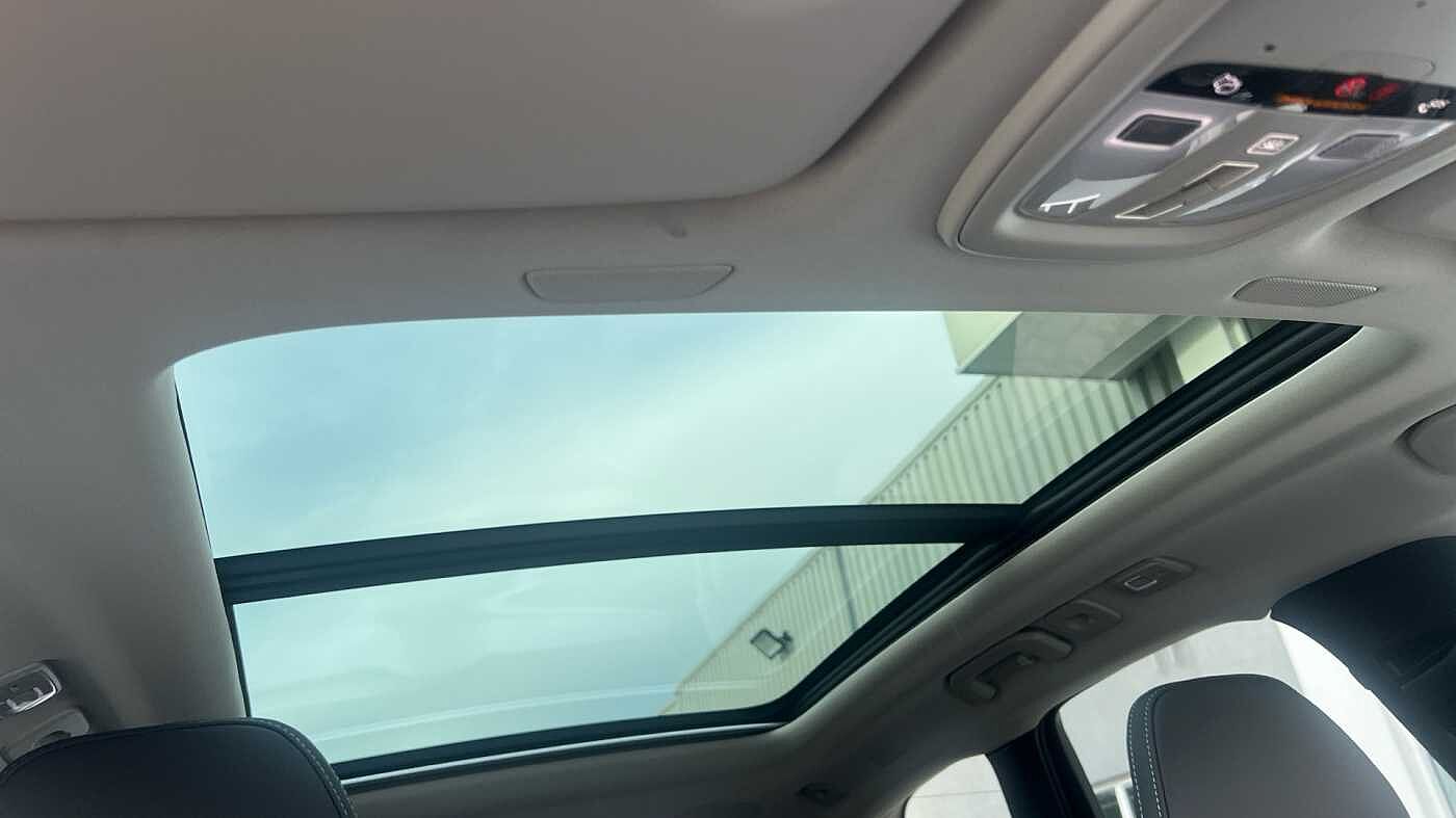 Volvo XC60 Ultra, T8 AWD Plug-in hybrid, Electric/Petrol, Dark (Bowers&Wilkins)