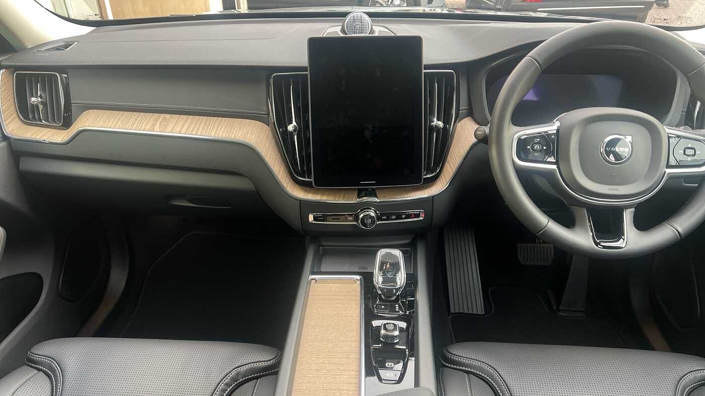 Volvo XC60 Ultra, T8 AWD Plug-in hybrid, Electric/Petrol, Dark (Bowers&Wilkins)