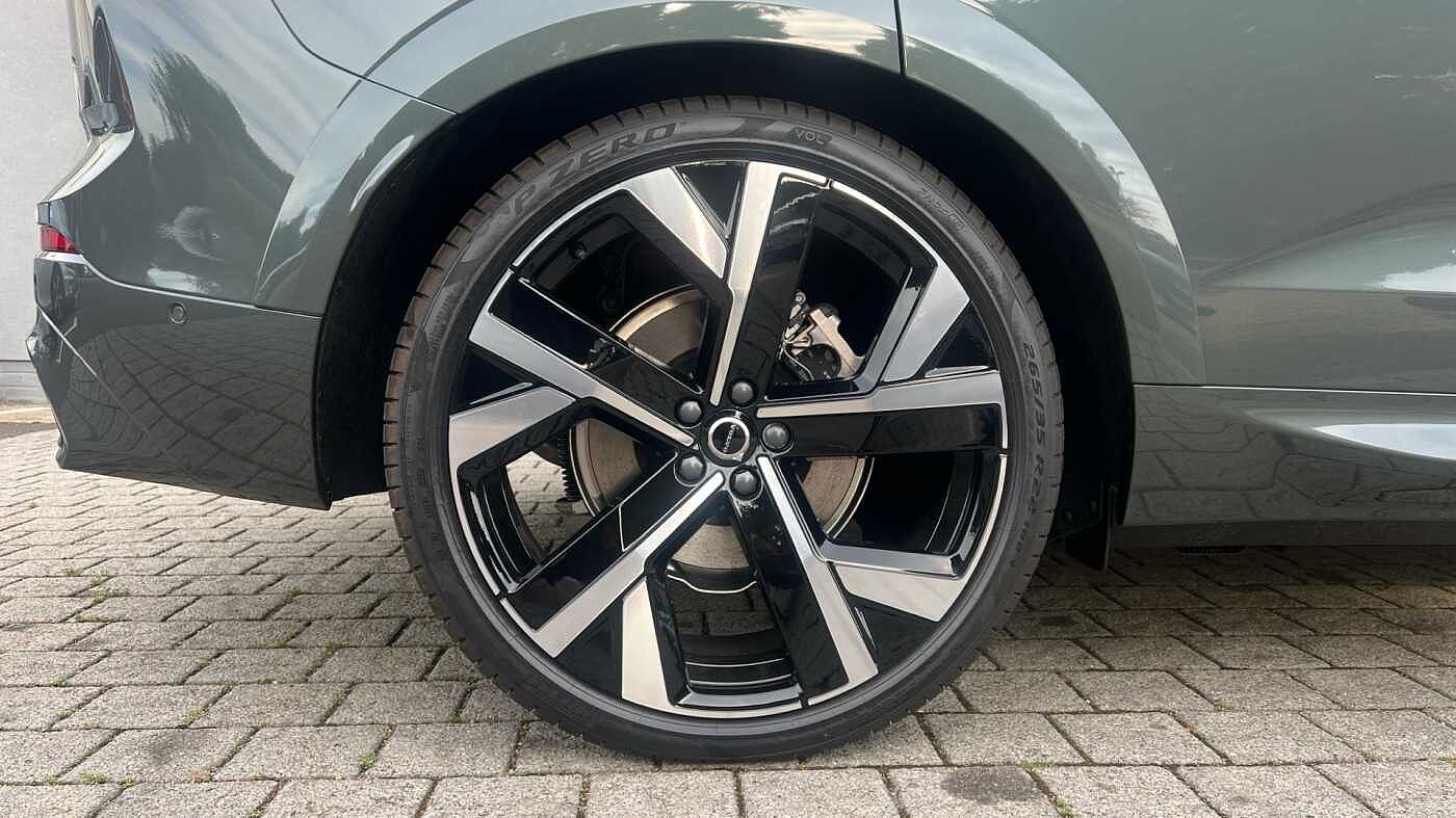 Volvo XC60 Ultra, T8 AWD Plug-in hybrid, Electric/Petrol, Dark (Bowers&Wilkins)