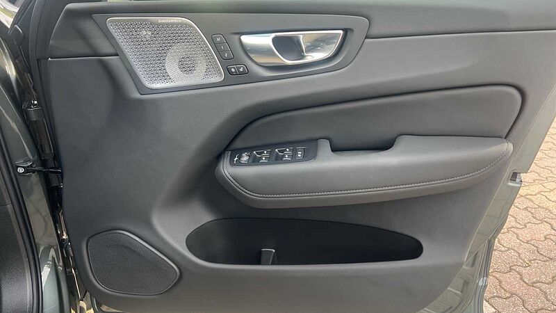 Volvo XC60 Ultra, T8 AWD Plug-in hybrid, Electric/Petrol, Dark (Bowers&Wilkins)