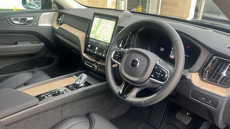 Volvo XC60 Ultra, T8 AWD Plug-in hybrid, Electric/Petrol, Dark (Bowers&Wilkins)
