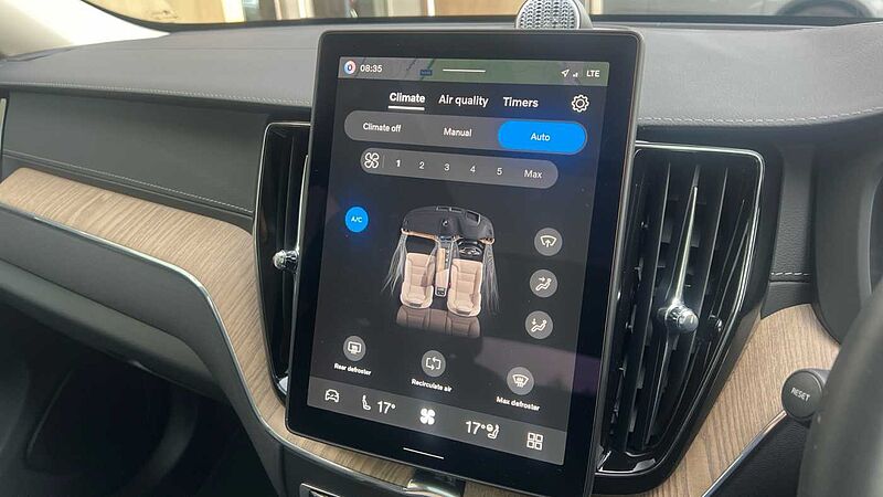 Volvo XC60 Ultra, T8 AWD Plug-in hybrid, Electric/Petrol, Dark (Bowers&Wilkins)