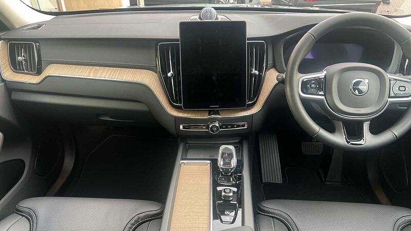 Volvo XC60 Ultra, T8 AWD Plug-in hybrid, Electric/Petrol, Dark (Bowers&Wilkins)