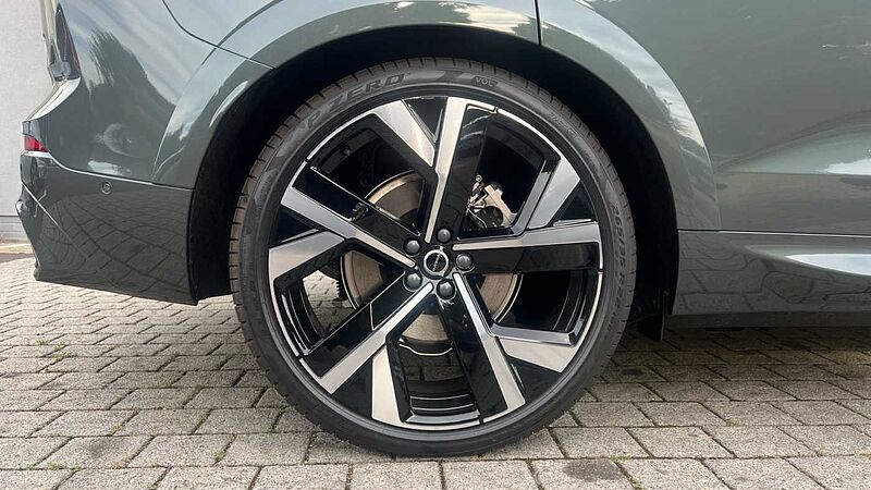 Volvo XC60 Ultra, T8 AWD Plug-in hybrid, Electric/Petrol, Dark (Bowers&Wilkins)