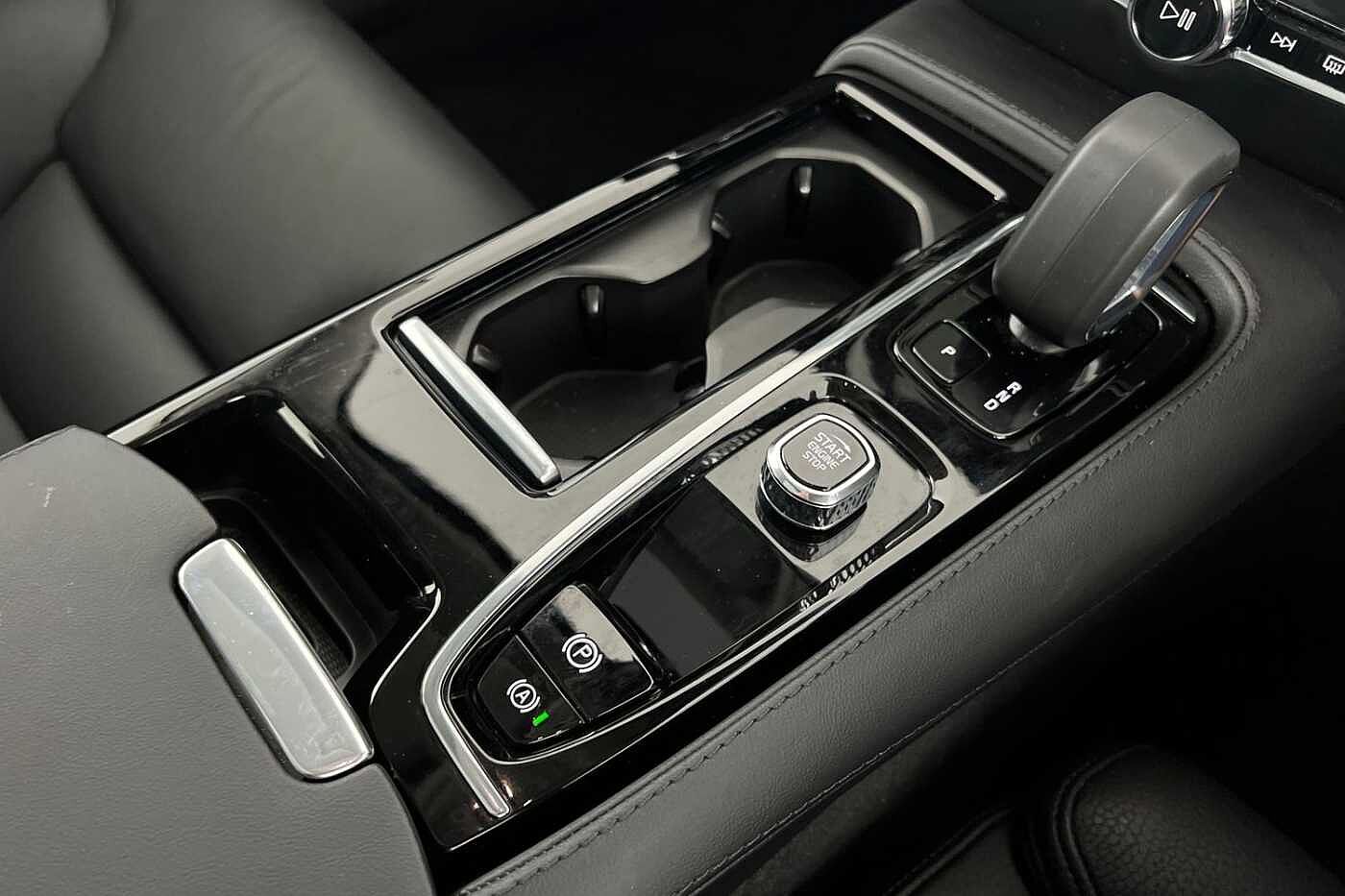Volvo S60 Recharge Ultimate, T8 AWD Plug-in hybrid, Petrol, Dark