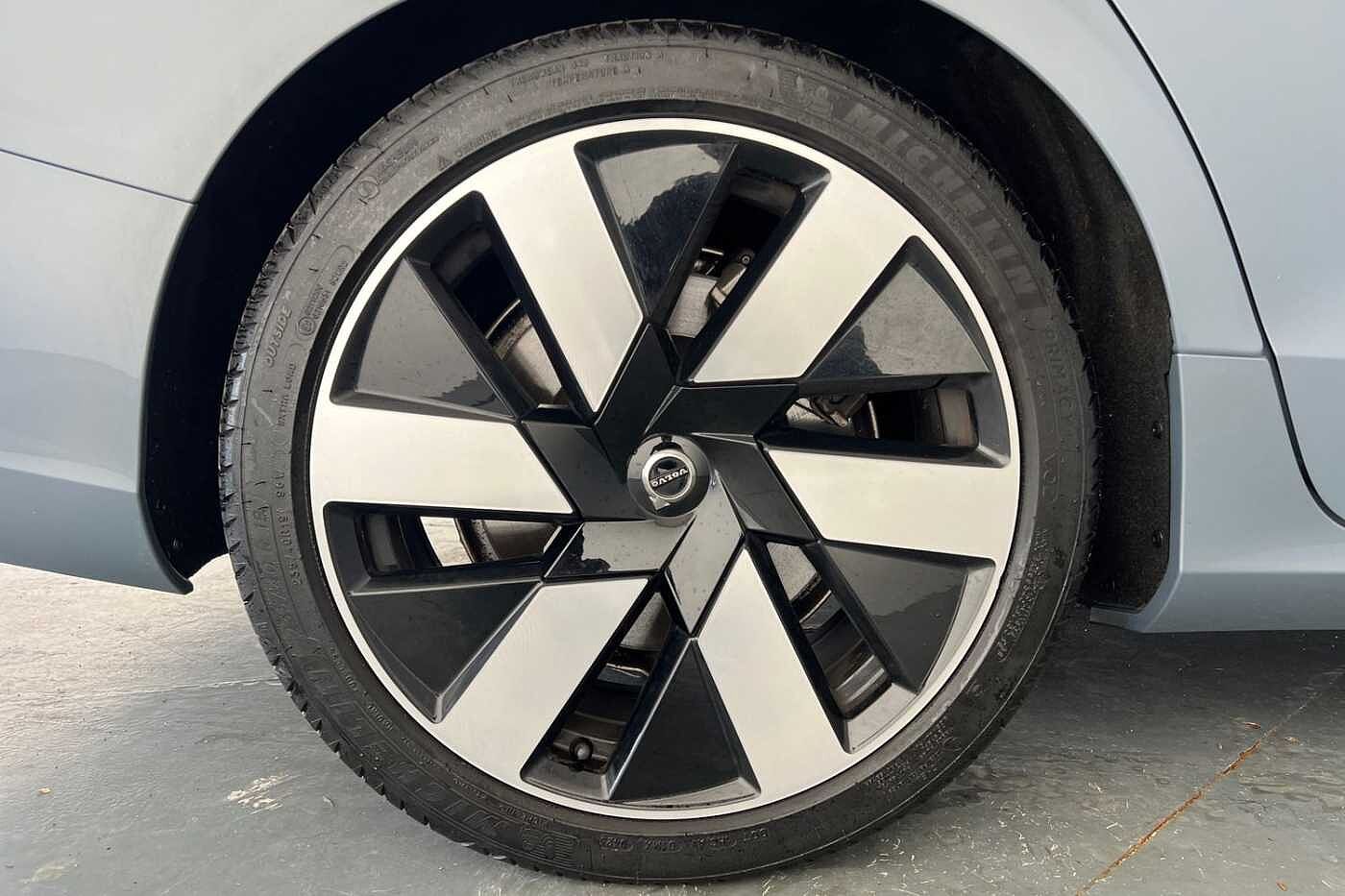 Volvo S60 Recharge Ultimate, T8 AWD Plug-in hybrid, Petrol, Dark