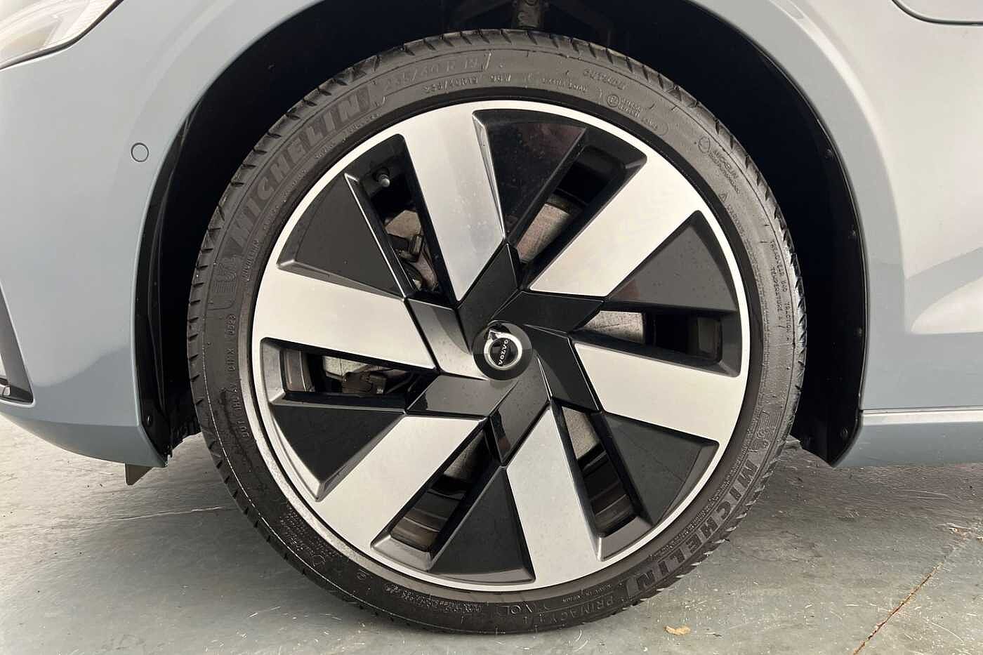 Volvo S60 Recharge Ultimate, T8 AWD Plug-in hybrid, Petrol, Dark