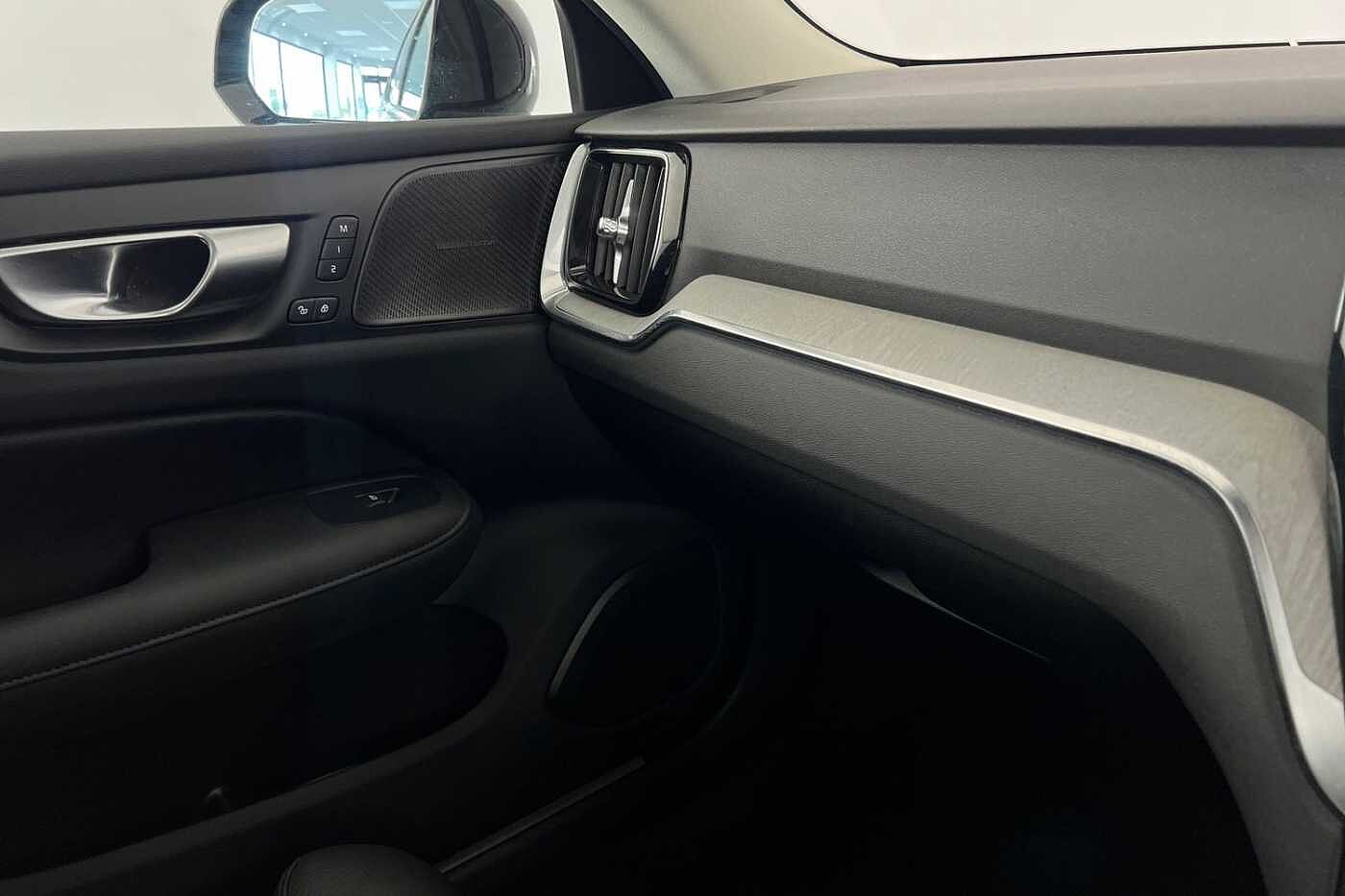 Volvo S60 Recharge Ultimate, T8 AWD Plug-in hybrid, Petrol, Dark