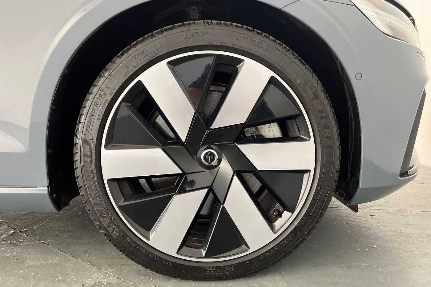 Volvo S60 Recharge Ultimate, T8 AWD Plug-in hybrid, Petrol, Dark