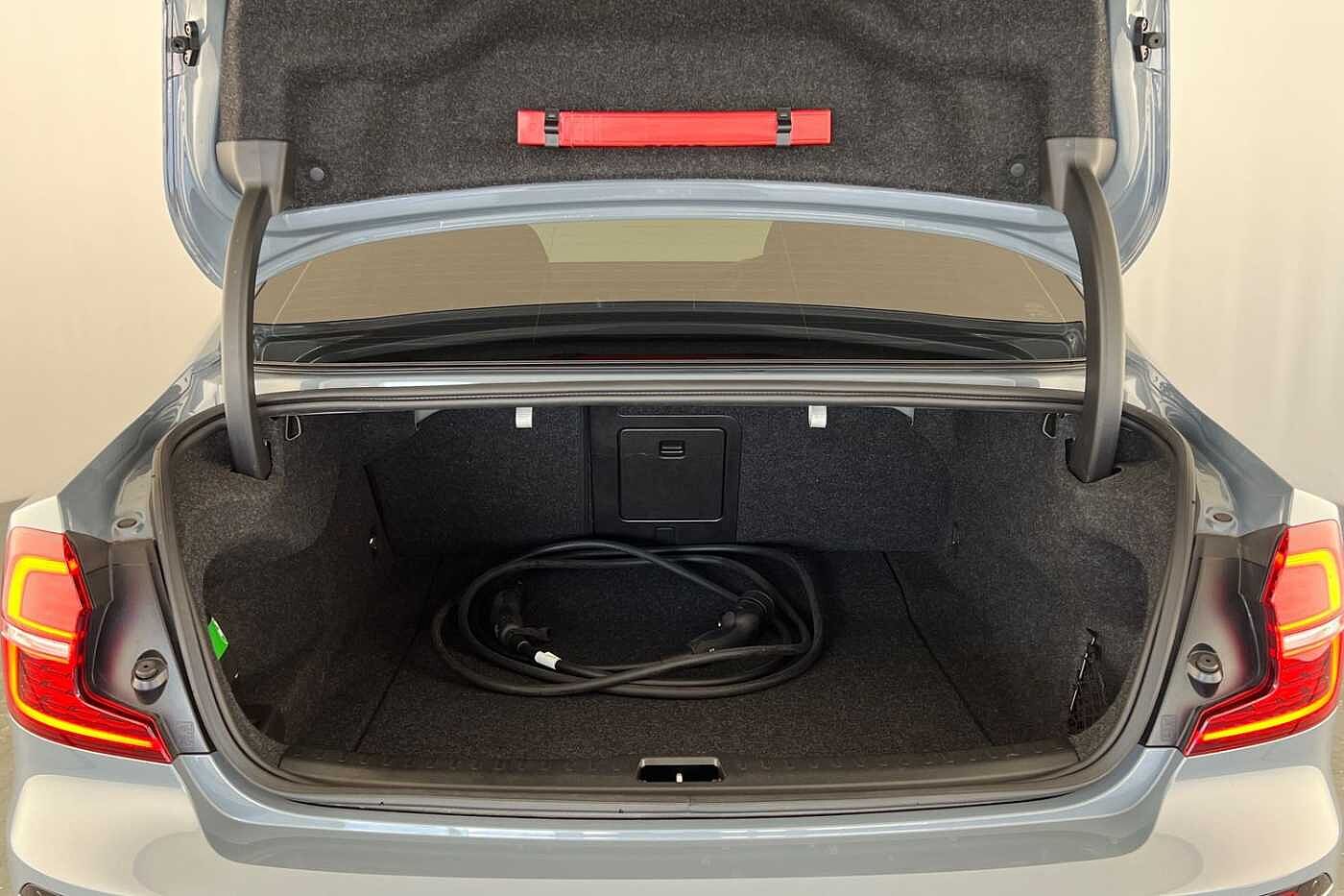 Volvo S60 Recharge Ultimate, T8 AWD Plug-in hybrid, Petrol, Dark