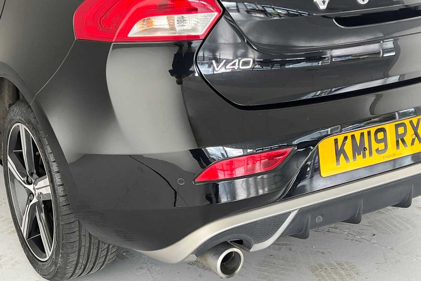 Volvo V40 D2 R-Design Pro Automaticc( Intellisafe Pro | Xenium Pack | Winter Pack )