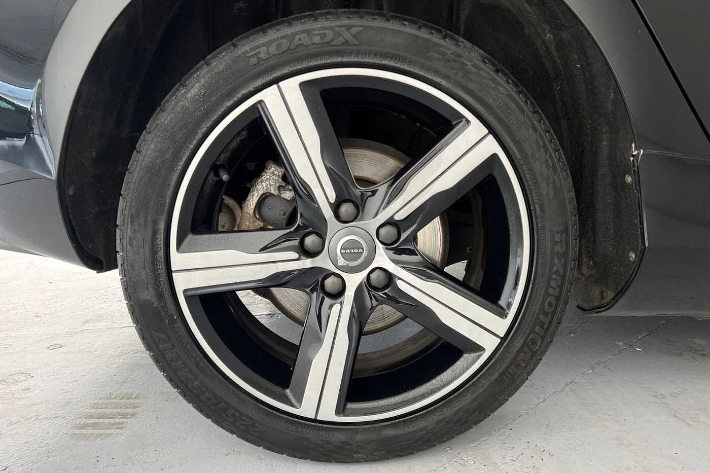 Volvo V40 D2 R-Design Pro Automaticc( Intellisafe Pro | Xenium Pack | Winter Pack )