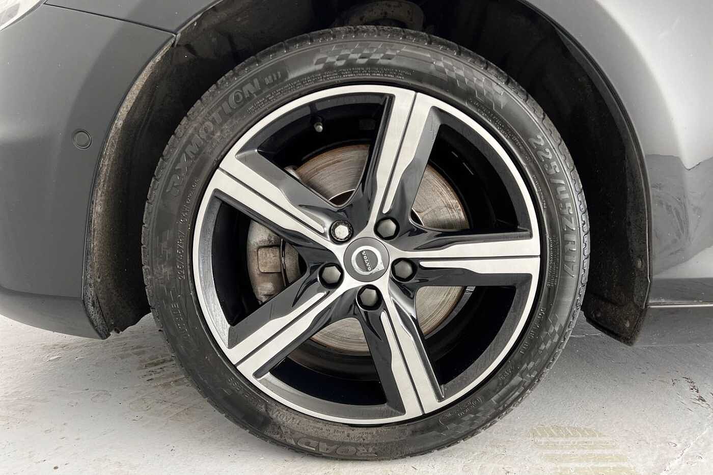 Volvo V40 D2 R-Design Pro Automaticc( Intellisafe Pro | Xenium Pack | Winter Pack )