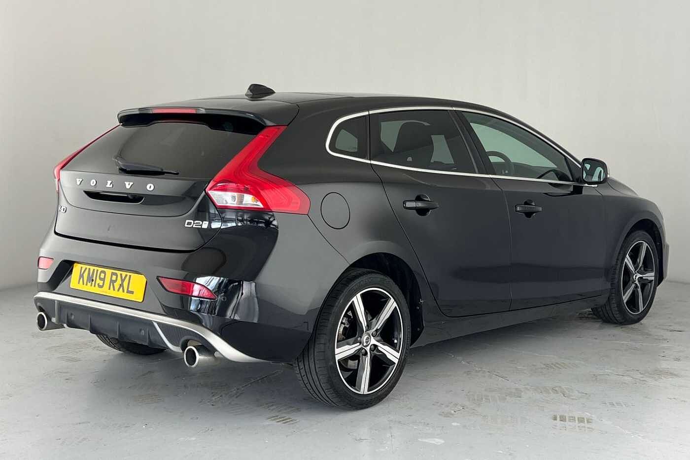Volvo V40 D2 R-Design Pro Automaticc( Intellisafe Pro | Xenium Pack | Winter Pack )