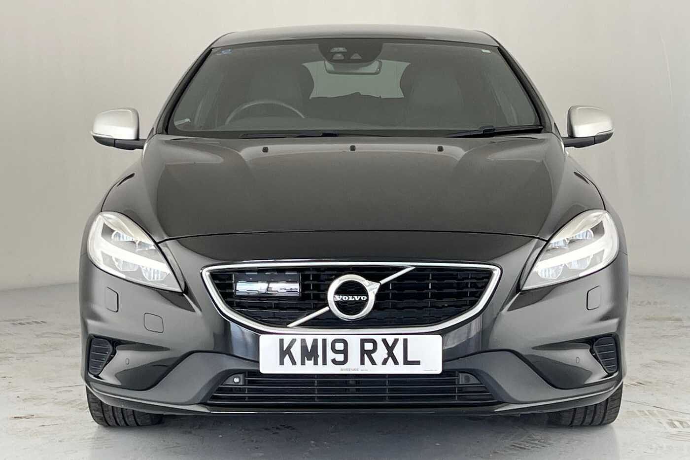 Volvo V40 D2 R-Design Pro Automaticc( Intellisafe Pro | Xenium Pack | Winter Pack )