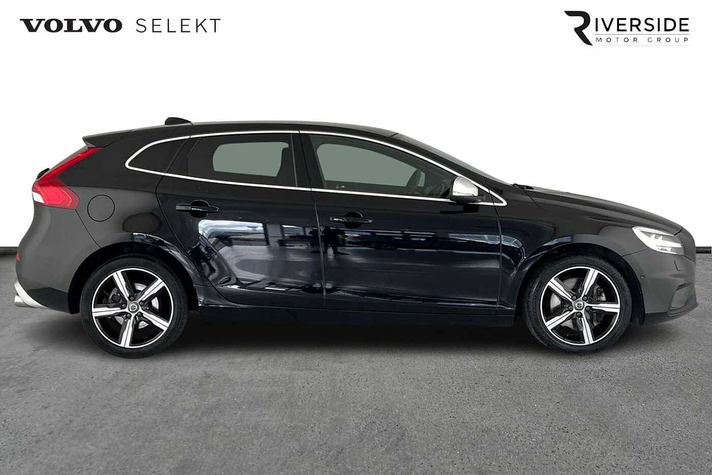Volvo V40 D2 R-Design Pro Automaticc( Intellisafe Pro | Xenium Pack | Winter Pack )