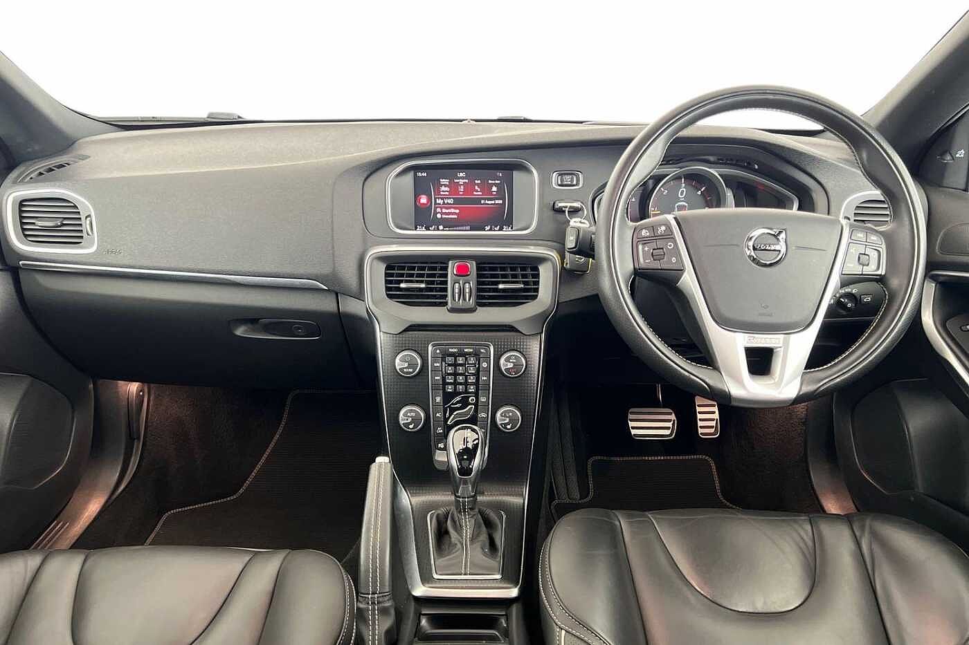 Volvo V40 D2 R-Design Pro Automaticc( Intellisafe Pro | Xenium Pack | Winter Pack )
