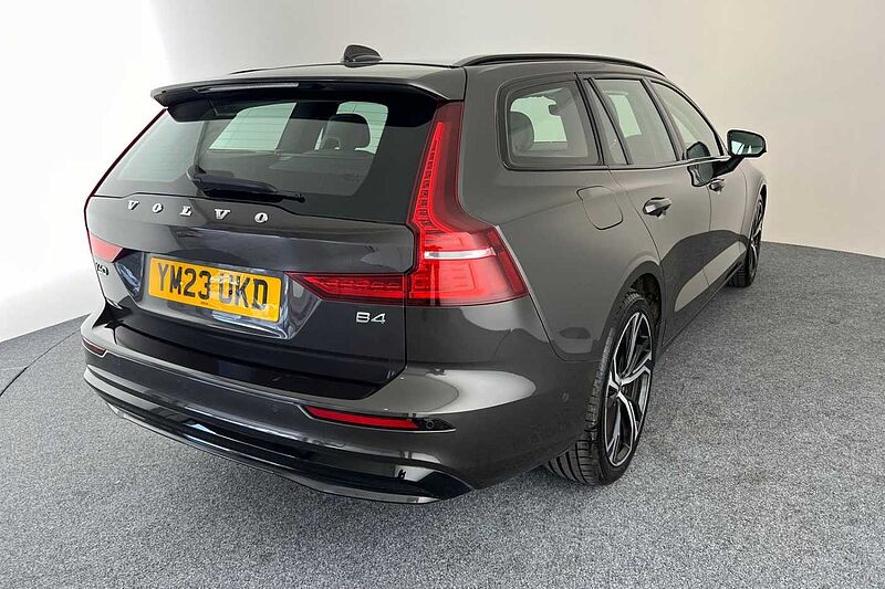 Volvo V60 Plus, B4 mild hybrid, Petrol, Dark