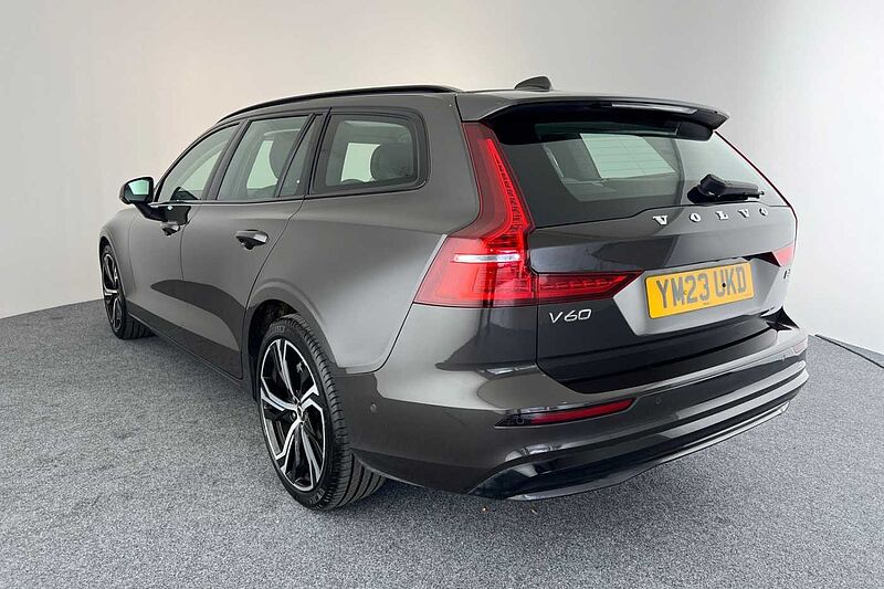 Volvo V60 Plus, B4 mild hybrid, Petrol, Dark