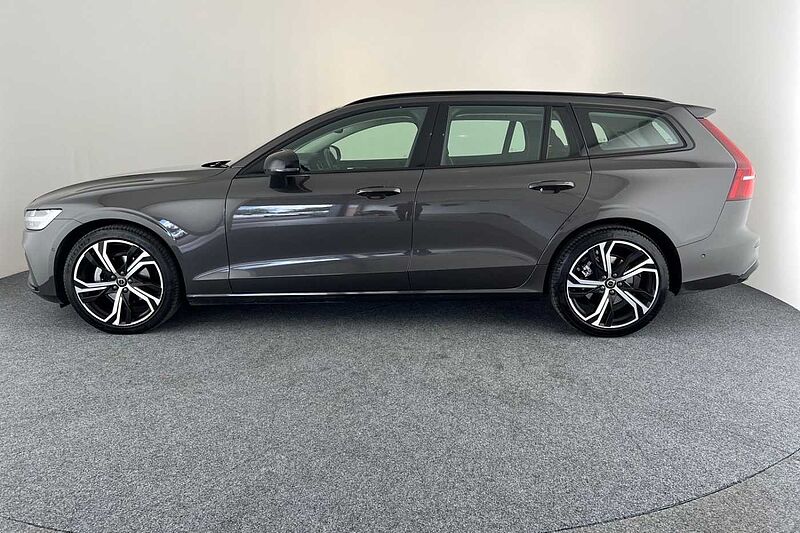 Volvo V60 Plus, B4 mild hybrid, Petrol, Dark