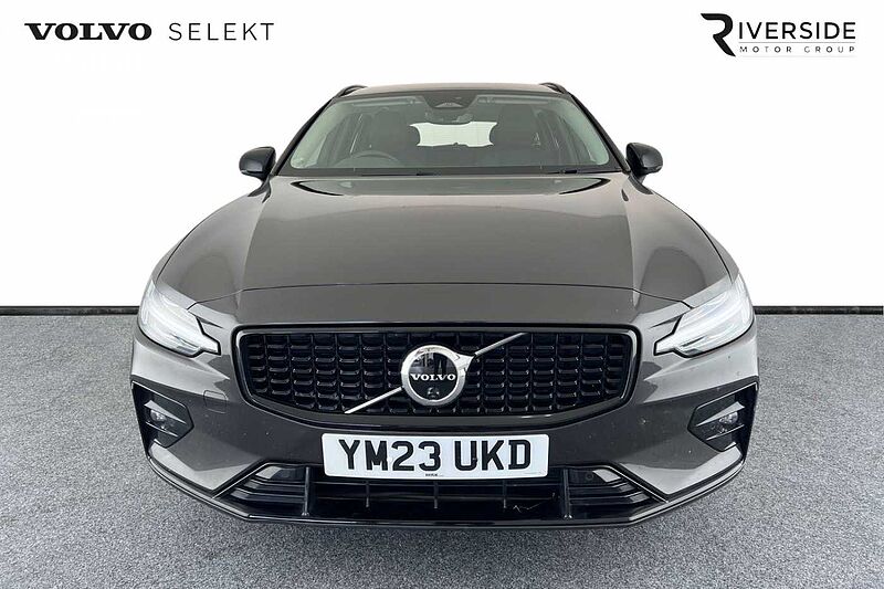 Volvo V60 Plus, B4 mild hybrid, Petrol, Dark