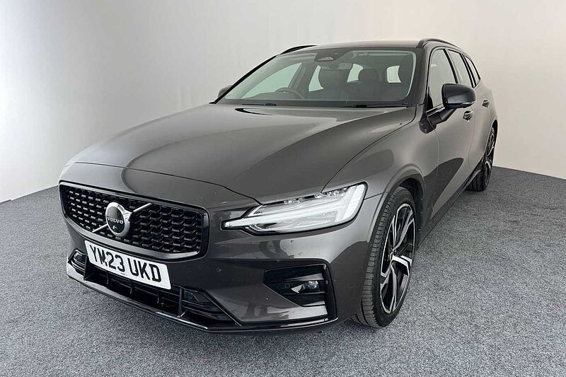 Volvo V60 Plus, B4 mild hybrid, Petrol, Dark