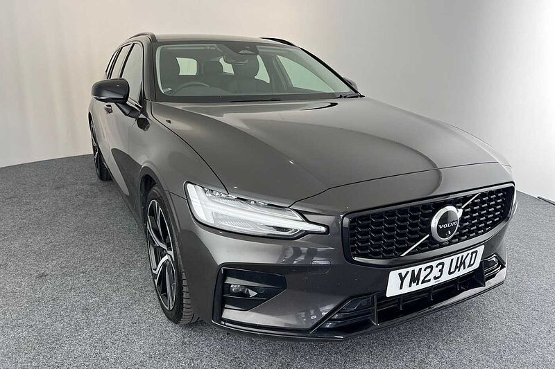 Volvo V60 Plus, B4 mild hybrid, Petrol, Dark