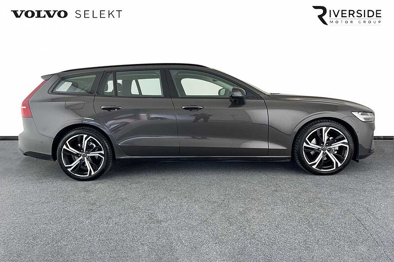 Volvo V60 Plus, B4 mild hybrid, Petrol, Dark