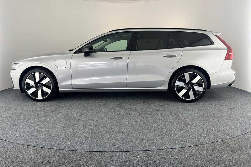 Volvo V60 Ultra, T8 AWD Plug-in hybrid, Electric/Petrol, Dark (Sunroof: 360 camera)