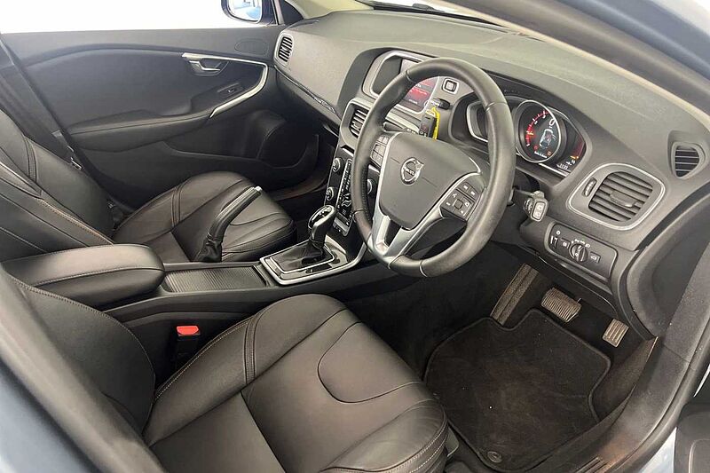 Volvo V40 Cross Country T3 Pro Automatic (Winter Pack)