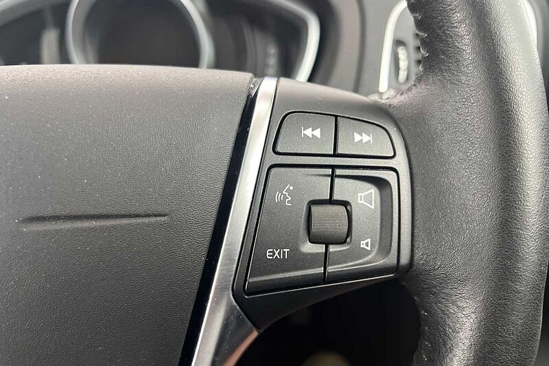 Volvo V40 Cross Country T3 Pro Automatic (Winter Pack)