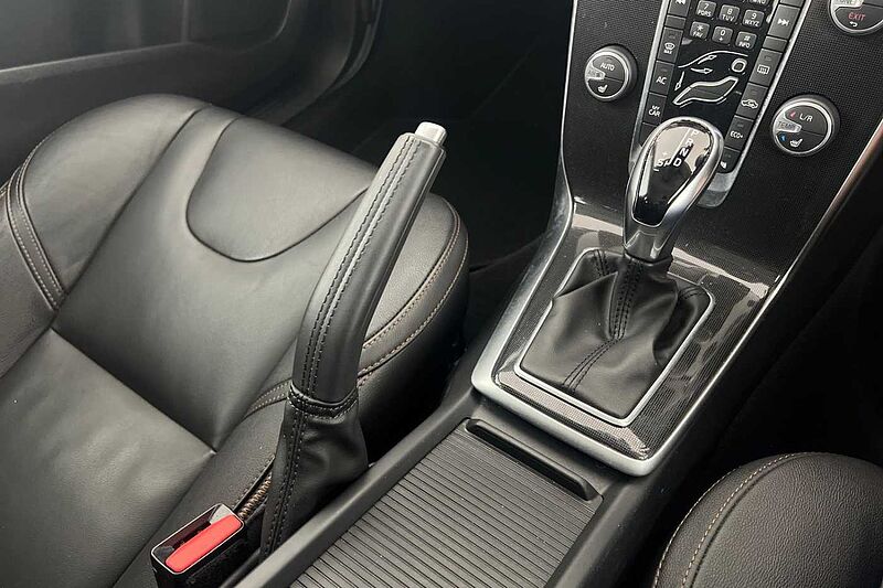Volvo V40 Cross Country T3 Pro Automatic (Winter Pack)
