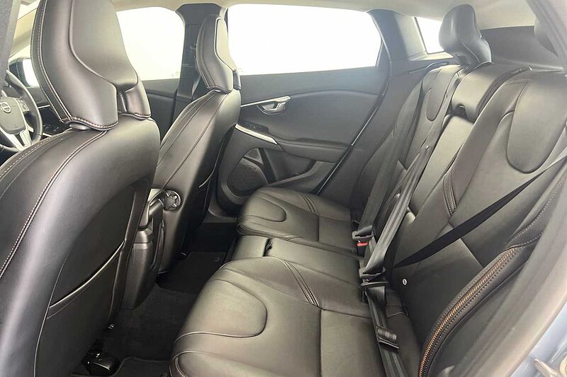 Volvo V40 Cross Country T3 Pro Automatic (Winter Pack)