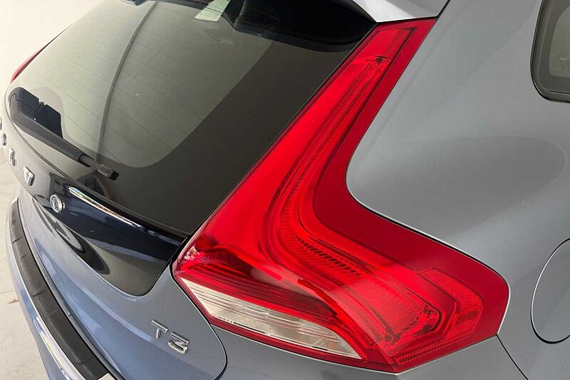Volvo V40 Cross Country T3 Pro Automatic (Winter Pack)