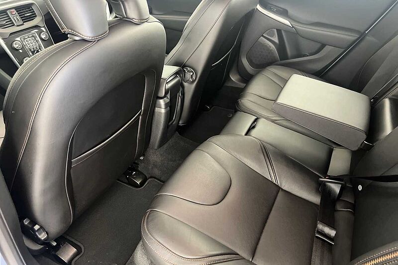 Volvo V40 Cross Country T3 Pro Automatic (Winter Pack)