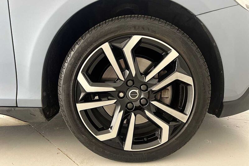 Volvo V40 Cross Country T3 Pro Automatic (Winter Pack)