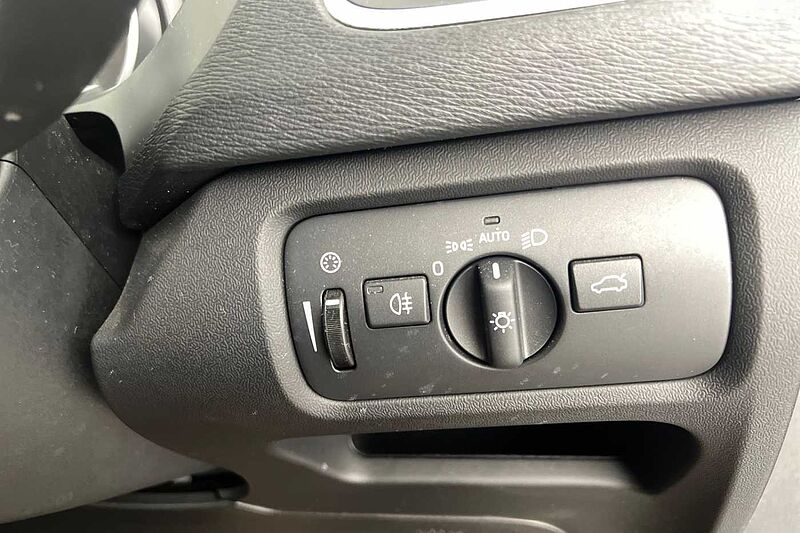 Volvo V40 Cross Country T3 Pro Automatic (Winter Pack)