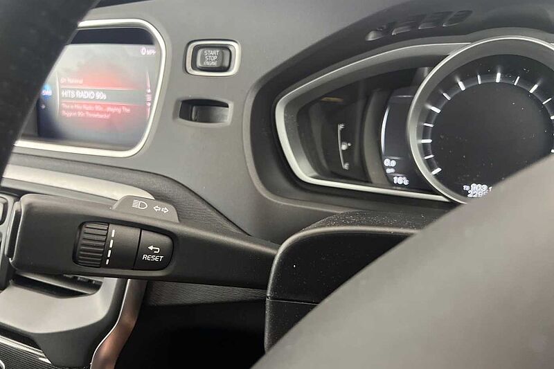 Volvo V40 Cross Country T3 Pro Automatic (Winter Pack)