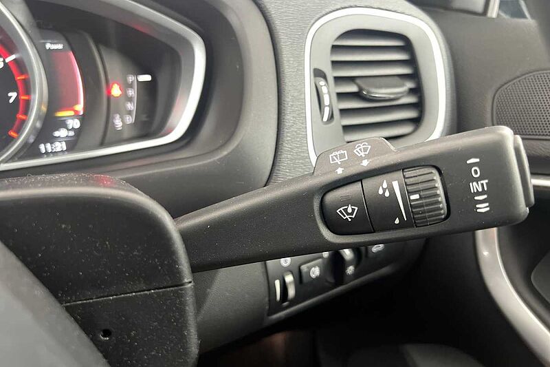 Volvo V40 Cross Country T3 Pro Automatic (Winter Pack)