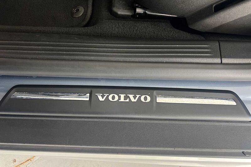Volvo V40 Cross Country T3 Pro Automatic (Winter Pack)