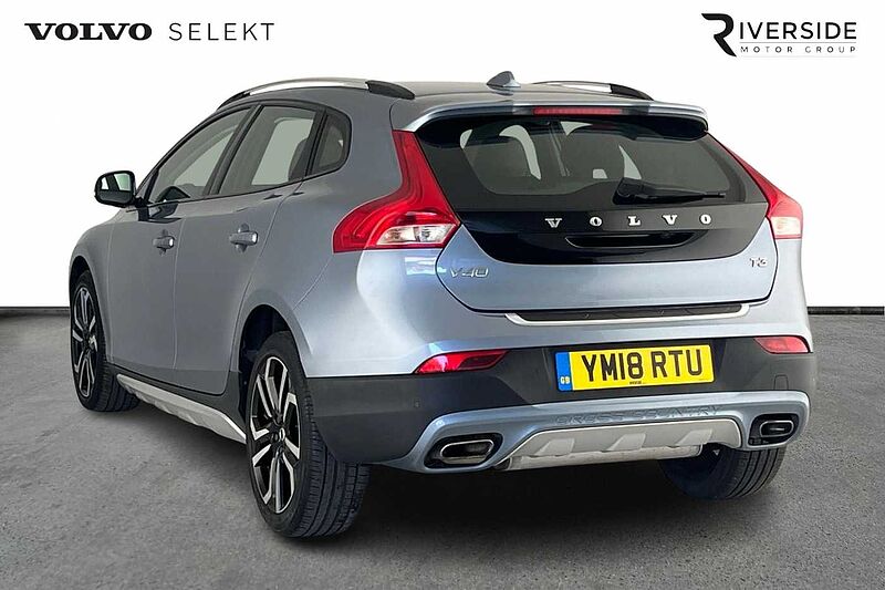 Volvo V40 Cross Country T3 Pro Automatic (Winter Pack)