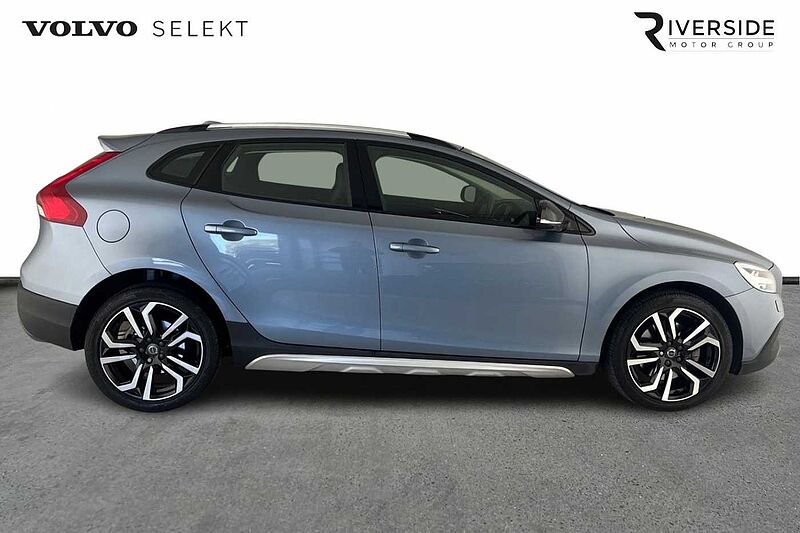 Volvo V40 Cross Country T3 Pro Automatic (Winter Pack)