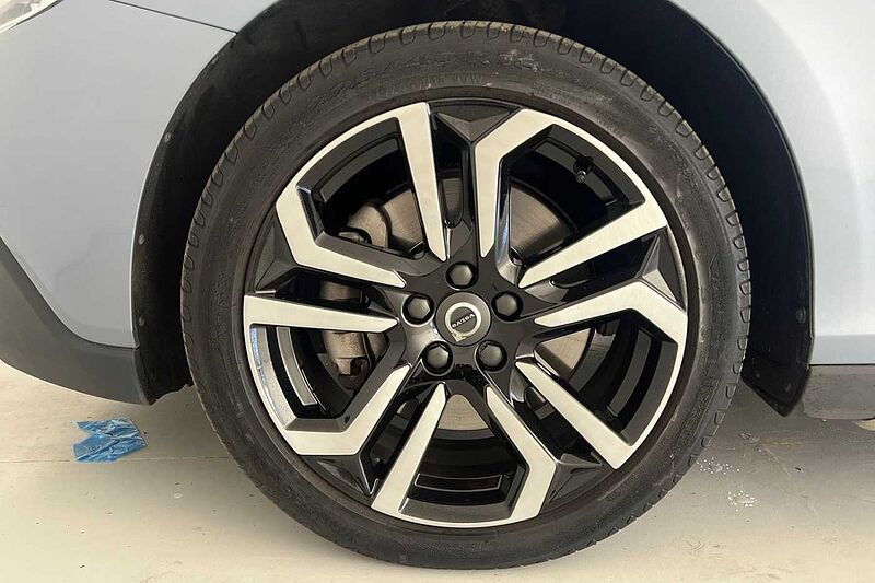 Volvo V40 Cross Country T3 Pro Automatic (Winter Pack)