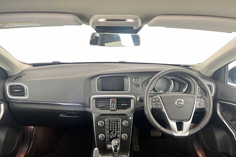 Volvo V40 Cross Country T3 Pro Automatic (Winter Pack)