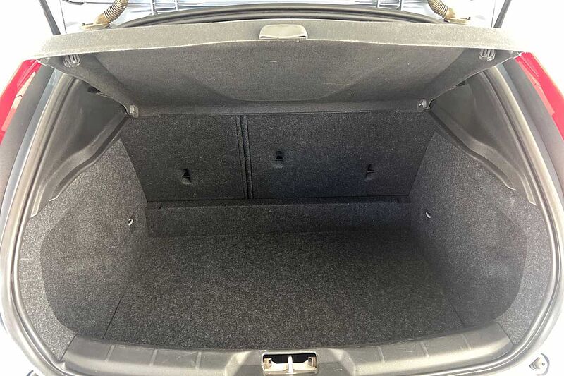Volvo V40 Cross Country T3 Pro Automatic (Winter Pack)