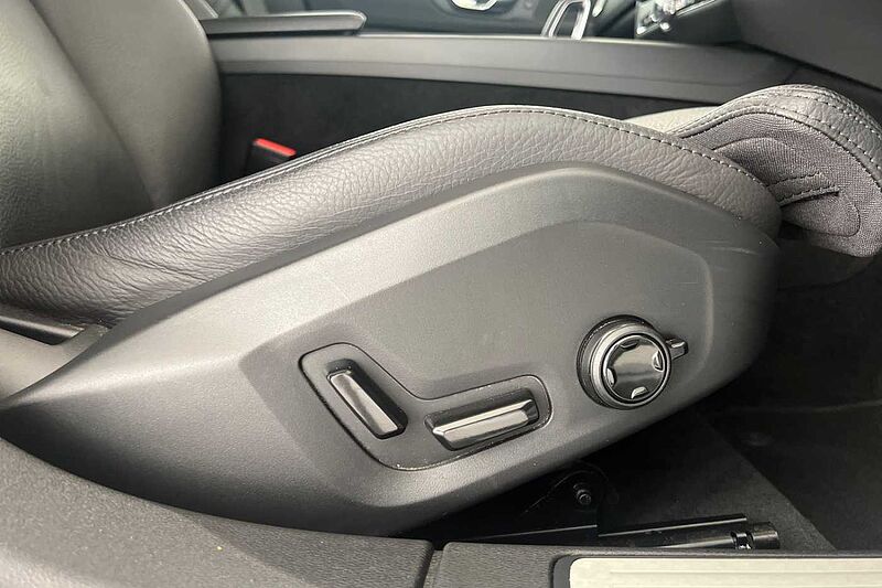 Volvo V60 Cross Country Plus, B5 AWD mild hybrid, Petrol