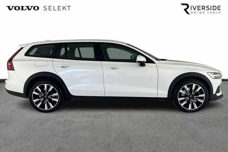 Volvo V60 Cross Country Plus, B5 AWD mild hybrid, Petrol