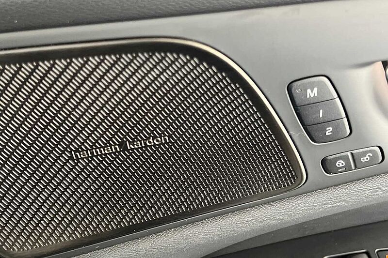 Volvo S60 Recharge Ultimate, T8 AWD Plug-in hybrid, Petrol, Dark
