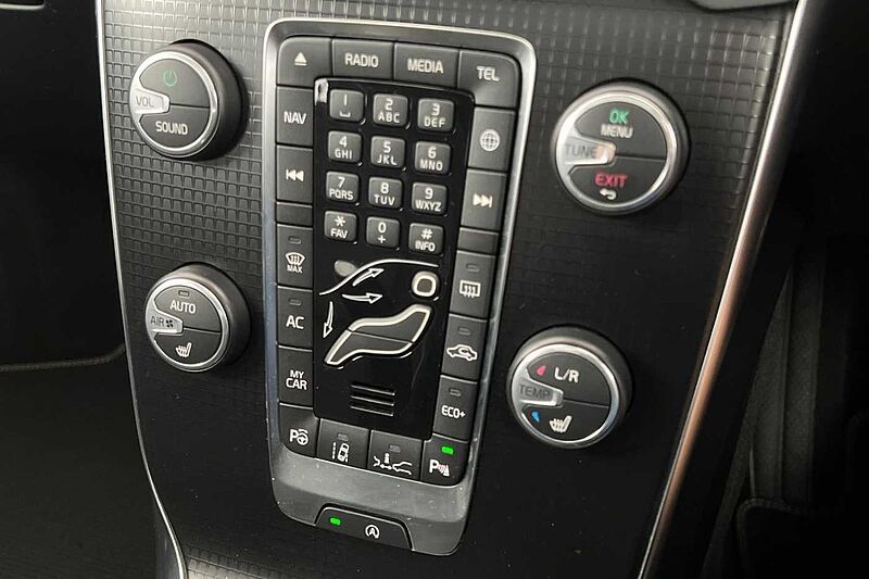 Volvo V40 D2 R-Design Pro Automaticc( Intellisafe Pro | Xenium Pack | Winter Pack )