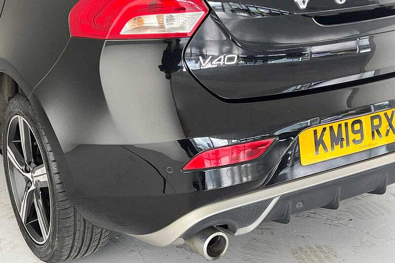 Volvo V40 D2 R-Design Pro Automaticc( Intellisafe Pro | Xenium Pack | Winter Pack )